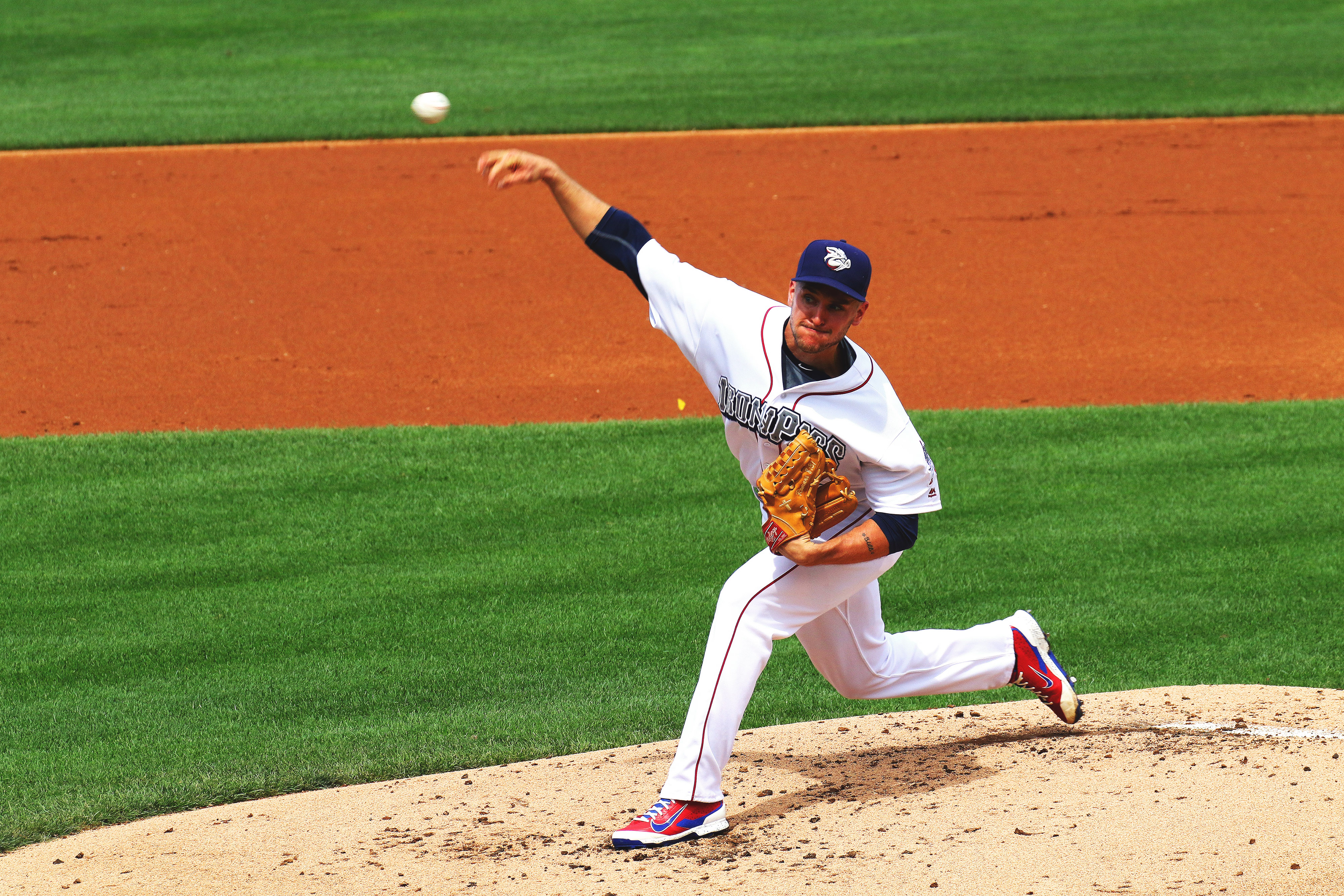 5 Tips for Throwing a Perfect Baseball Overhand Pitch