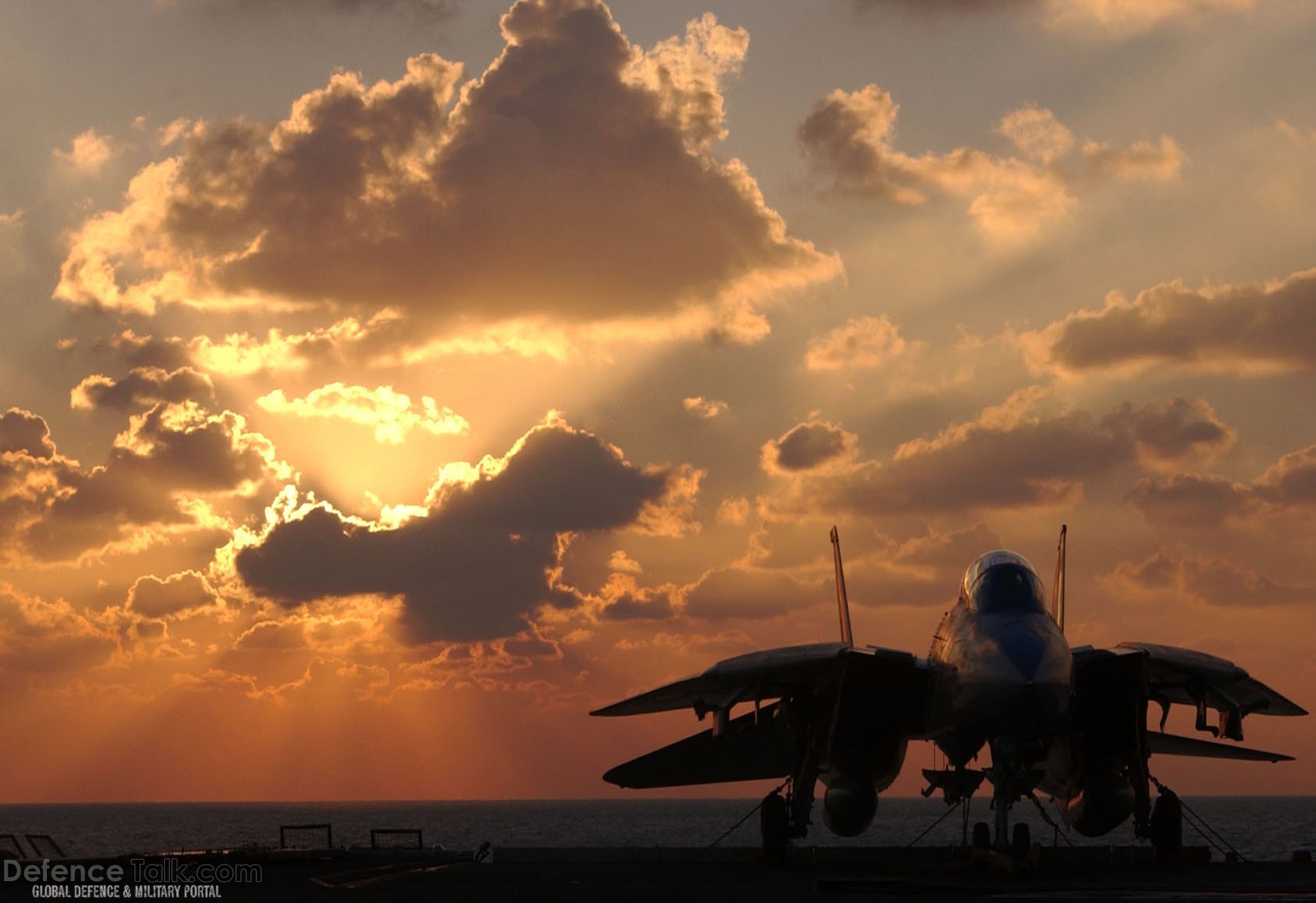 F 14 Tomcat On Flightdeck Final Deployment Defencetalk Forum