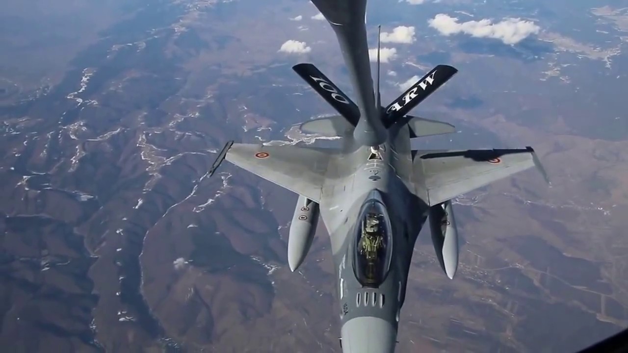 F 18 Air Refueling Youtube