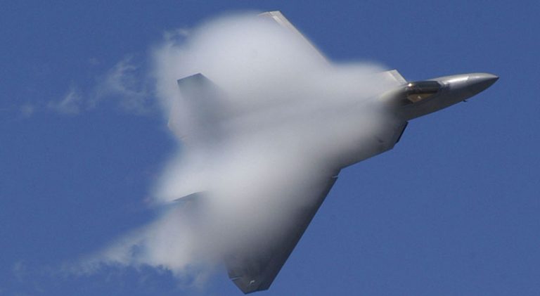 5 Thrilling Moves of the F-22 Raptor Air Show