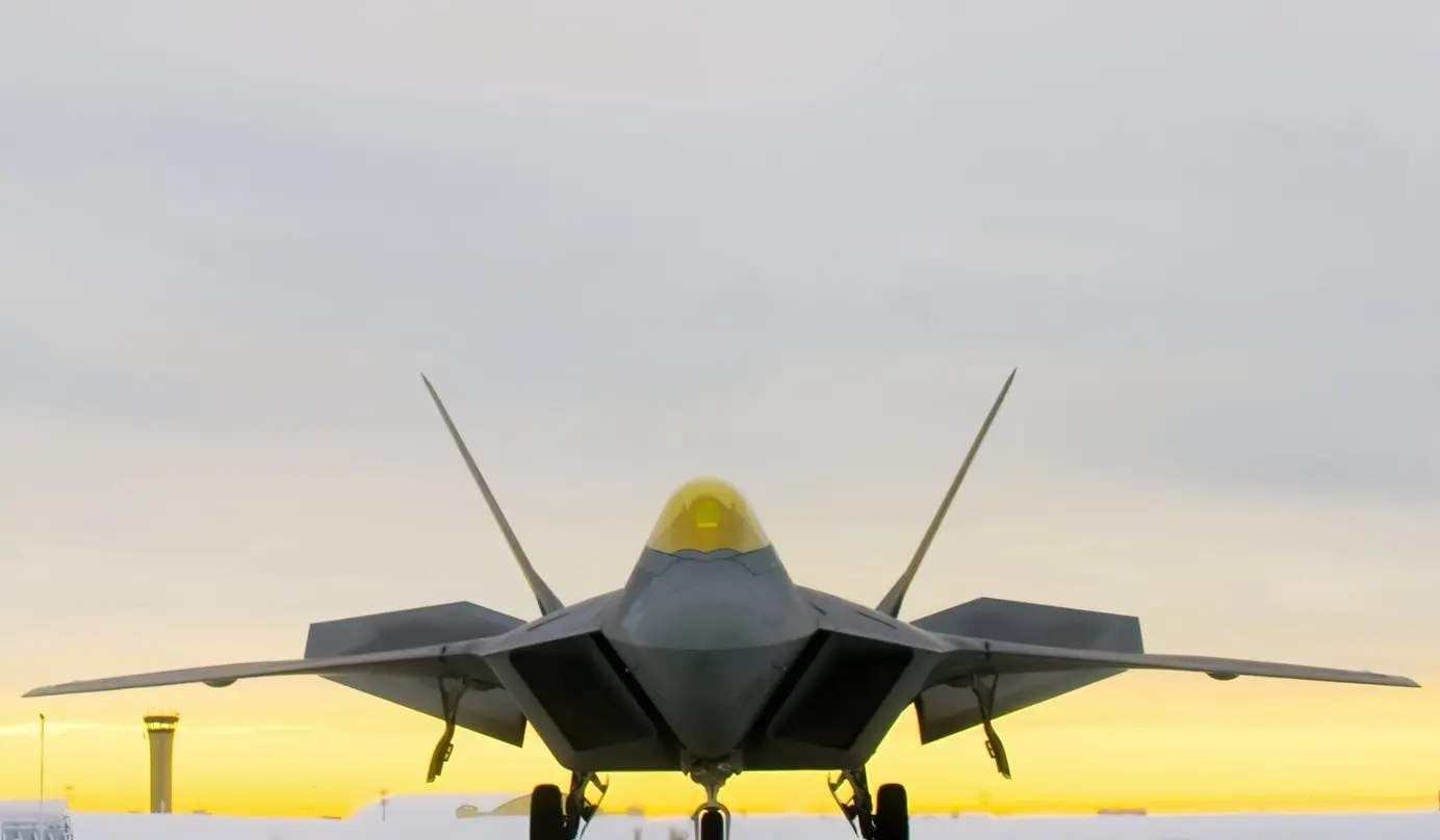 The Sky High Cost Of The F 22 Raptor Planenerd